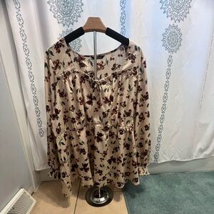 BloomChic Cream Blouse nwot